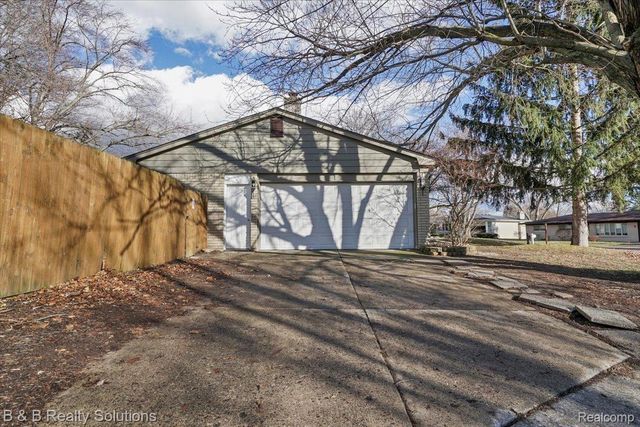 5011 Vincent Trail, Shelby Charter Township, MI 48316