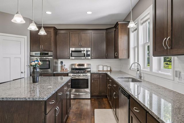 19495 Hilldale Avenue, Lakeville, MN 55044