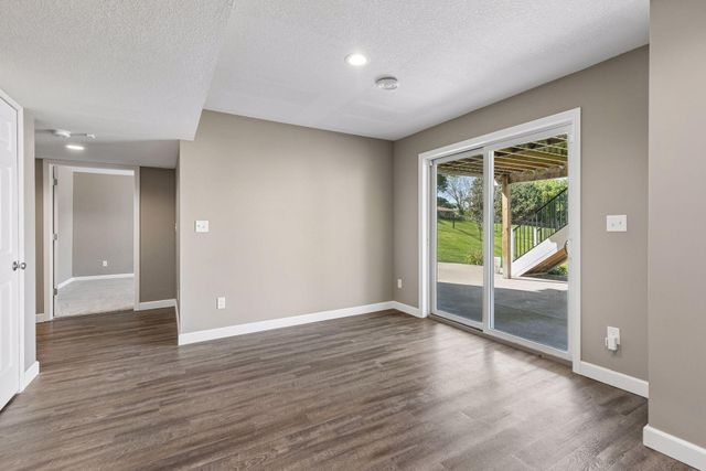 19495 Hilldale Avenue, Lakeville, MN 55044