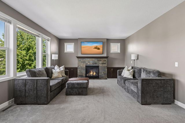 19495 Hilldale Avenue, Lakeville, MN 55044