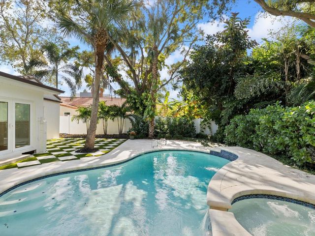 721 SNELL ISLE BOULEVARD NE, St Petersburg, FL 33704