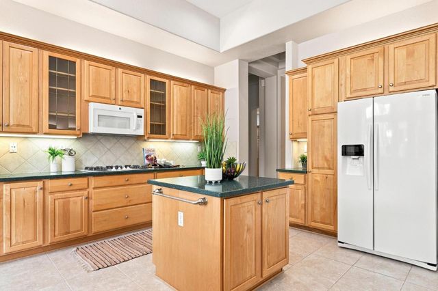 932 Gardner Ct, Lincoln, CA 95648