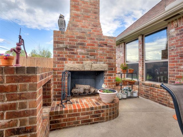 1509 Briar Meade Circle, Edmond, OK 73025
