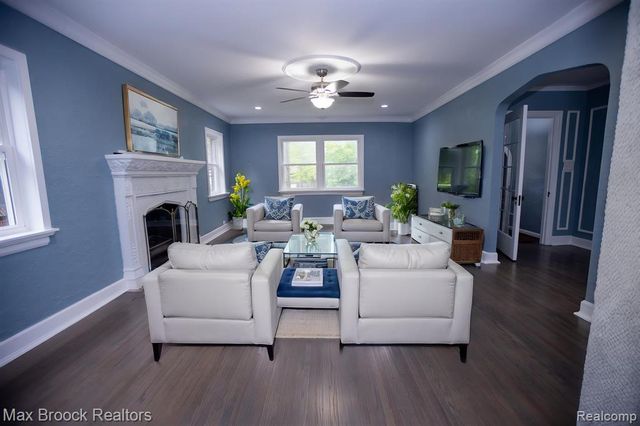 17352 Parkside Street, Detroit, MI 48221