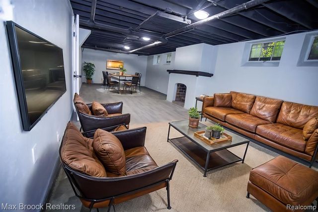 17352 Parkside Street, Detroit, MI 48221