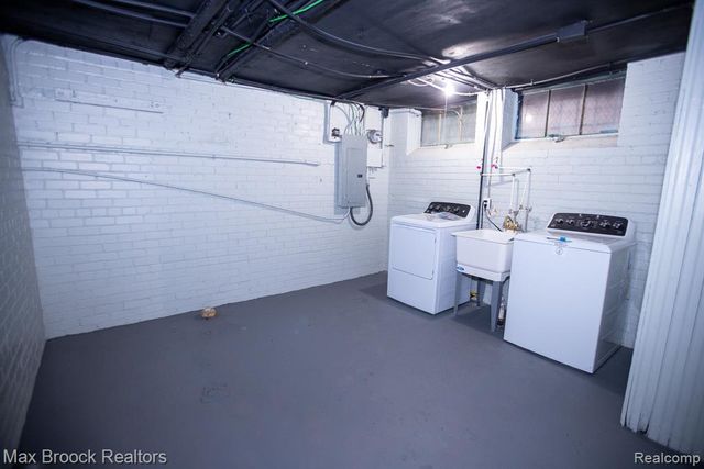 17352 Parkside Street, Detroit, MI 48221