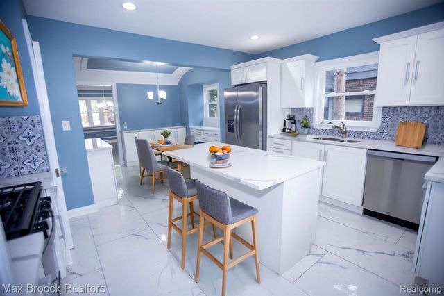 17352 Parkside Street, Detroit, MI 48221