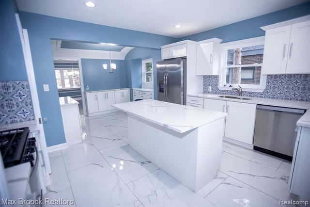 17352 Parkside Street, Detroit, MI 48221