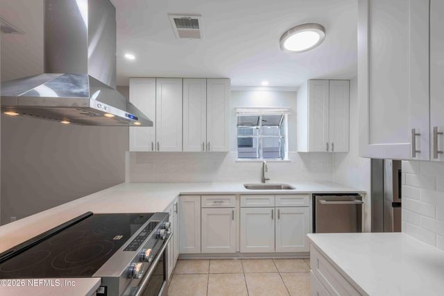 176 E EAST COAST Drive, Atlantic Beach, FL 32233