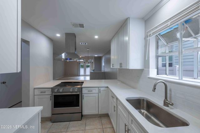 176 E EAST COAST Drive, Atlantic Beach, FL 32233