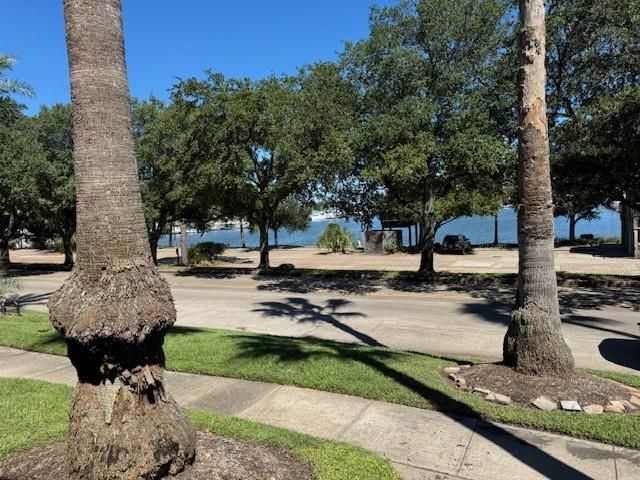 517 Mariners Drive, League City, TX 77565