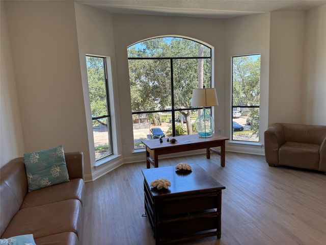 517 Mariners Drive, League City, TX 77565