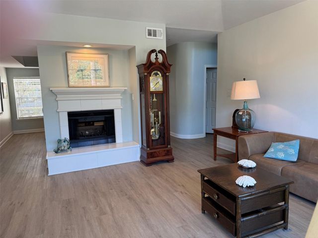 517 Mariners Drive, League City, TX 77565