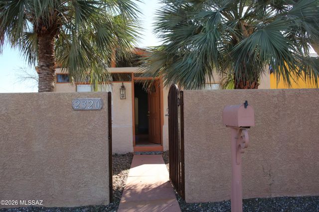 2320 N Camilla Boulevard, Tucson, AZ 85716