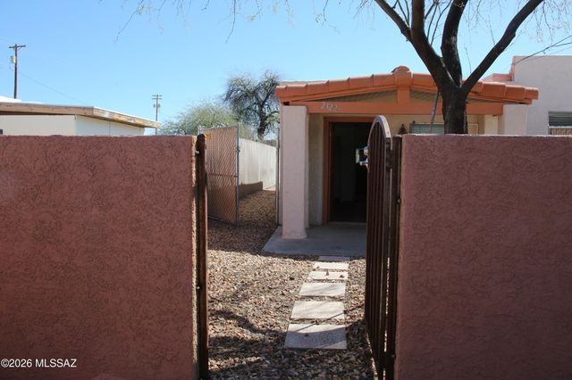 2320 N Camilla Boulevard, Tucson, AZ 85716