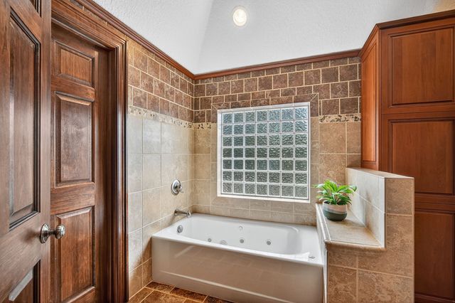 1328 NW 120th Street, Clive, IA 50325