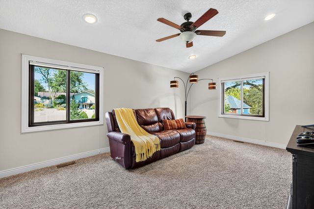 1328 NW 120th Street, Clive, IA 50325