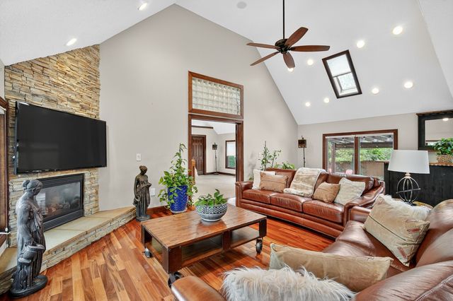 1328 NW 120th Street, Clive, IA 50325