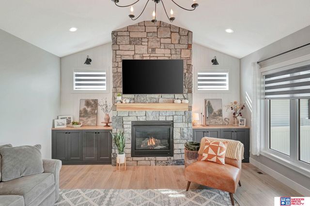 921 N 107th Street, Lincoln, NE 68527