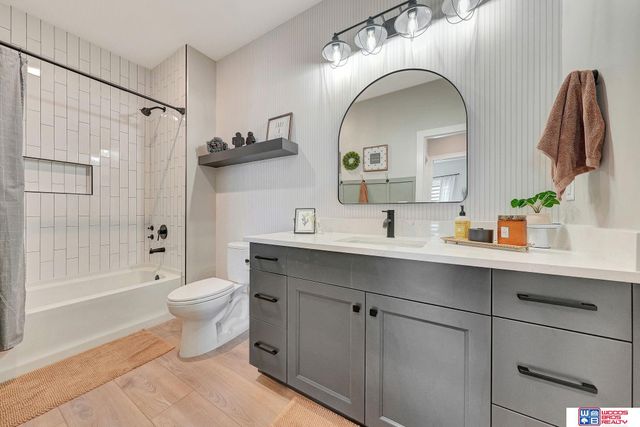 921 N 107th Street, Lincoln, NE 68527