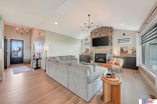 921 N 107th Street, Lincoln, NE 68527