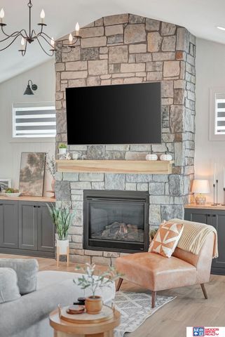 921 N 107th Street, Lincoln, NE 68527