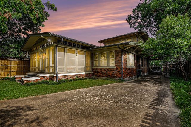2135 Pembroke Drive, Fort Worth, TX 76110