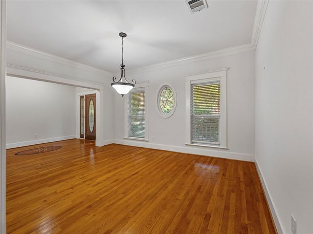 110 E University Avenue, Waxahachie, TX 75165