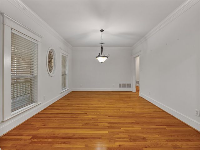 110 E University Avenue, Waxahachie, TX 75165