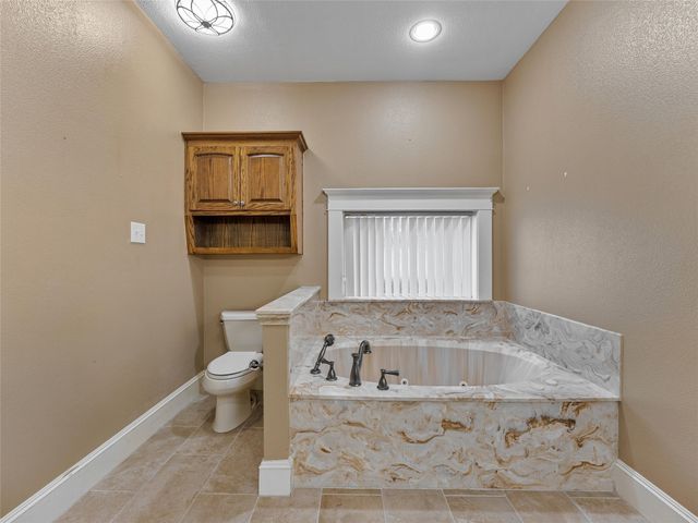 110 E University Avenue, Waxahachie, TX 75165