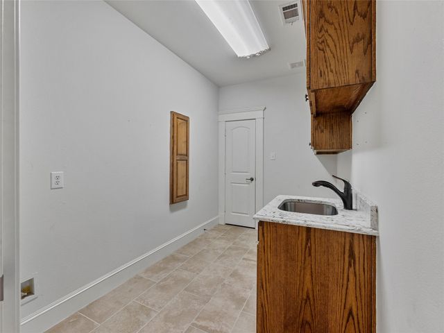 110 E University Avenue, Waxahachie, TX 75165