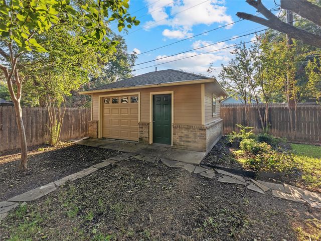 110 E University Avenue, Waxahachie, TX 75165