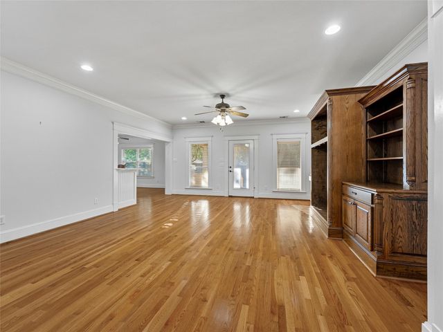 110 E University Avenue, Waxahachie, TX 75165