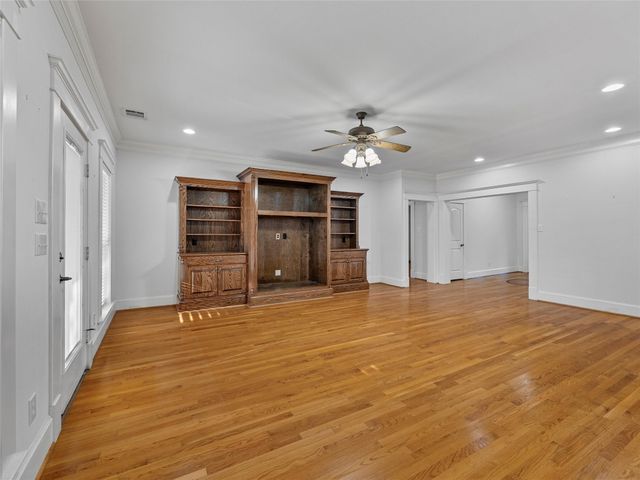 110 E University Avenue, Waxahachie, TX 75165