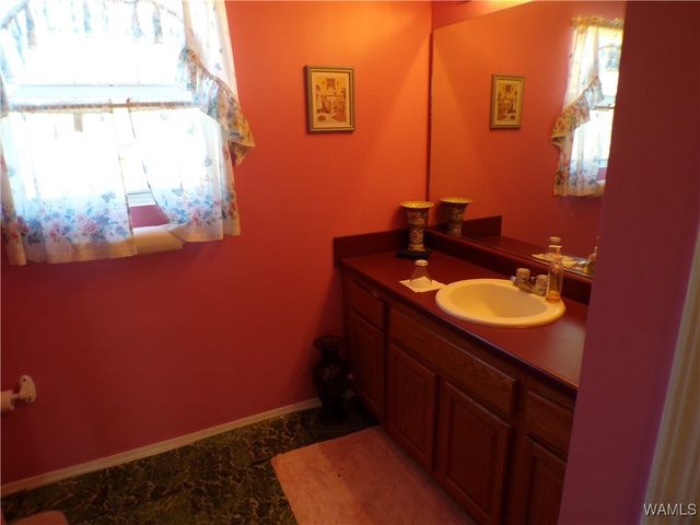 18055 Hunnicutt, Fayette, AL 35555