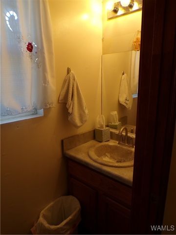 18055 Hunnicutt, Fayette, AL 35555