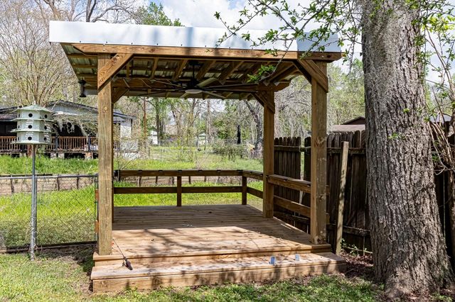 169 Pecan Cove, Livingston, TX 77351