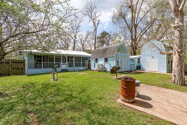 169 Pecan Cove, Livingston, TX 77351