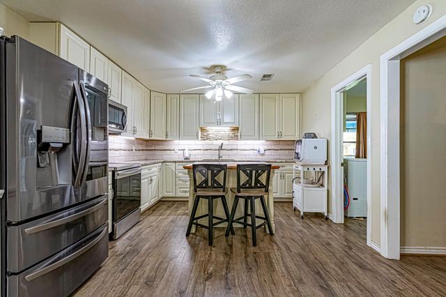 169 Pecan Cove, Livingston, TX 77351