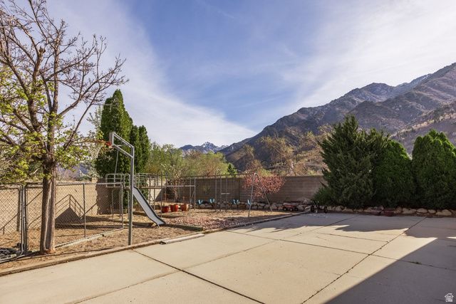 2676 E HILL CLIMB CIR, Sandy, UT 84092