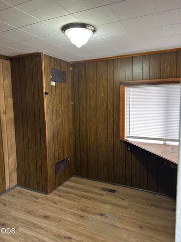1216 Maple Park Drive, Medford, OR 97501