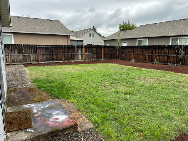 1216 Maple Park Drive, Medford, OR 97501