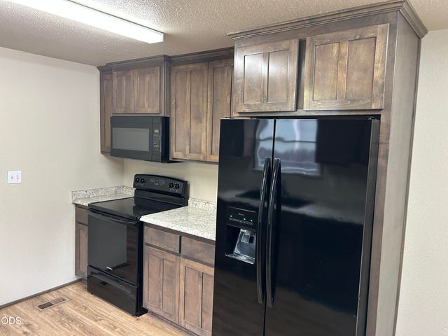 1216 Maple Park Drive, Medford, OR 97501