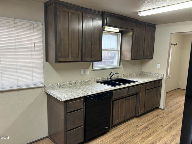 1216 Maple Park Drive, Medford, OR 97501