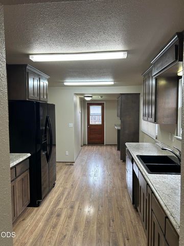 1216 Maple Park Drive, Medford, OR 97501