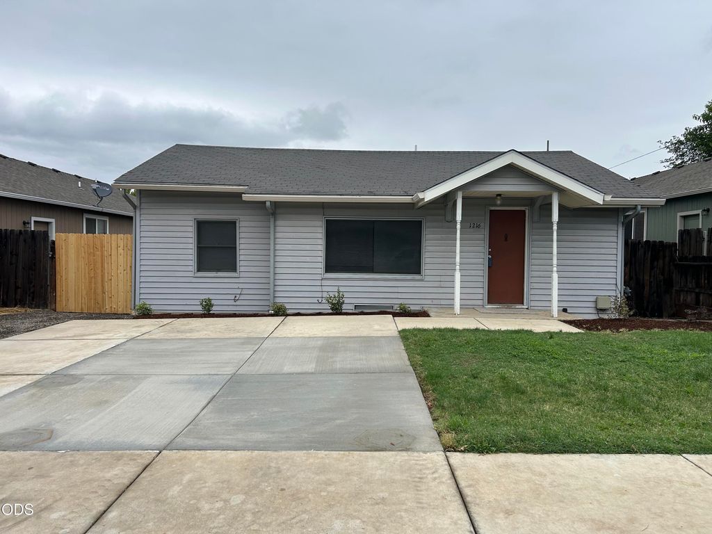 1216 Maple Park Drive, Medford, OR 97501