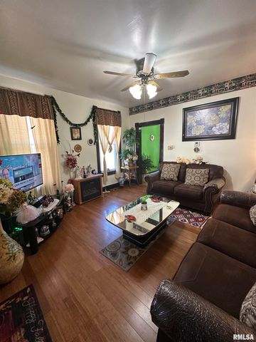 1300 S GREENLAWN Avenue, Peoria, IL 61605