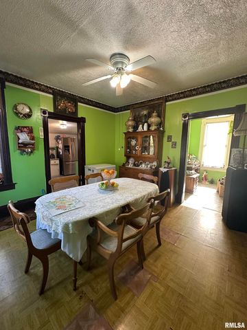 1300 S GREENLAWN Avenue, Peoria, IL 61605