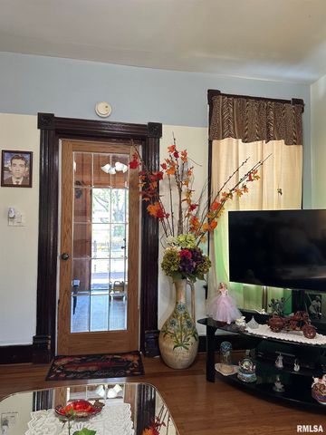 1300 S GREENLAWN Avenue, Peoria, IL 61605