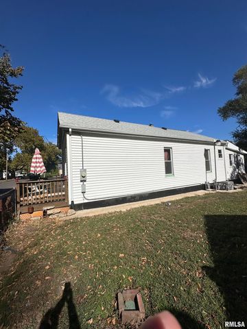 1300 S GREENLAWN Avenue, Peoria, IL 61605